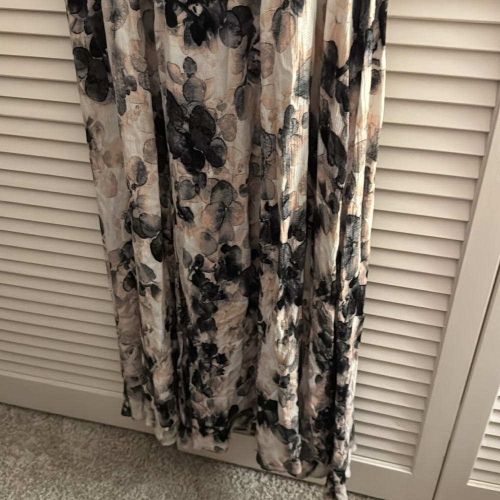 Lost in Lunar Size 2 EUC Long Flowy Dress - slits very flattering Maxi Stunning - Picture 6 of 7